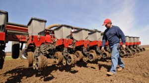 Spring Fertility Outlook: Ag Retailers Approach 2024 Season with ‘Guarded Optimism’