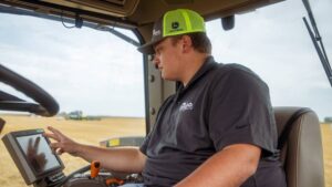 From Paper to Precision: How Farmers Improve Their Operations by Using Technology and Software in the Field