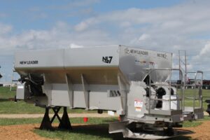 NL720 Fertilizer Spreader