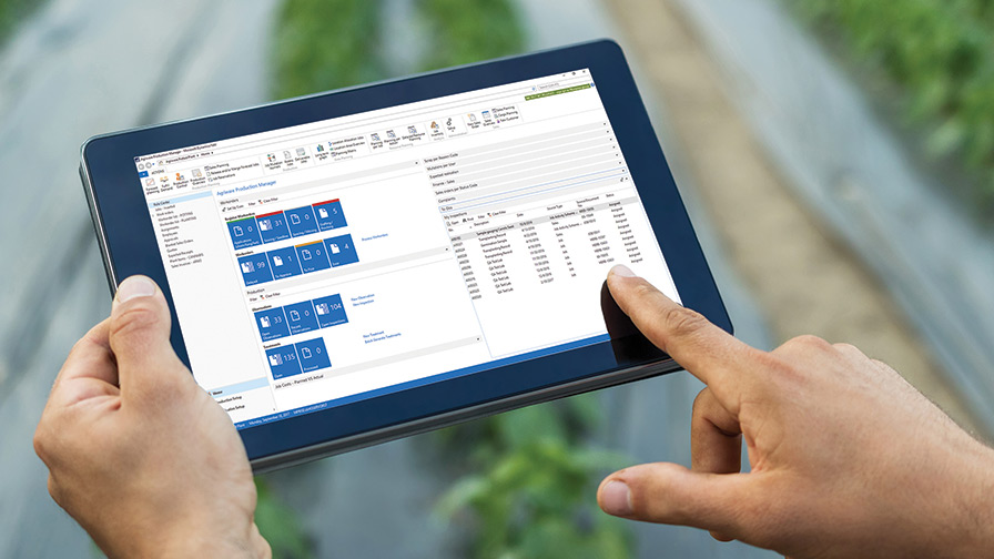 IPad-in-field-for-Greenhouse-Software