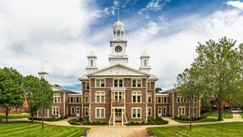 Universities Collaborate on Innovative Climate-Resistant Greenhouse Research