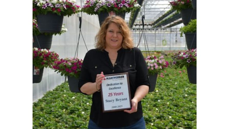 Stacy Bryant celebrates 25 years at Plantpeddler.