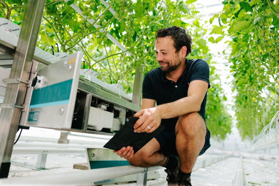 Priva PIM (Priva Irrigation Measurement) offers precision irrigation strategies based on real-time insights of pant transpiration, EC, and pH for better crop quality.