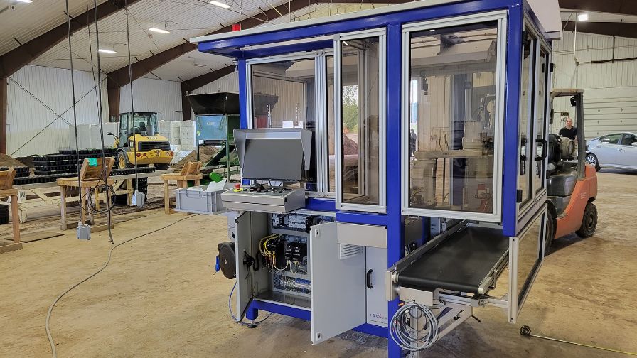 This ISO Robot automates transplanting with speed and precision.