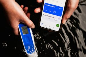 The OnePen is a three-in-one, waterproof, handheld meter that measures pH, electrical conductivity (EC), and temperature in nutrient solutions.