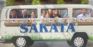 On the Sakata Bus!