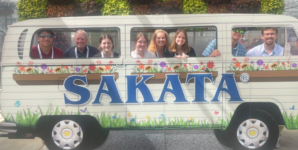 On the Sakata Bus!
