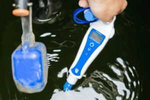 The pH PenPlus is a compact and handheld digital measurement tool for nutrient solution pH and temperature, with a double-junction and screw-cap replaceable probe design for easy replacement and long-term use.