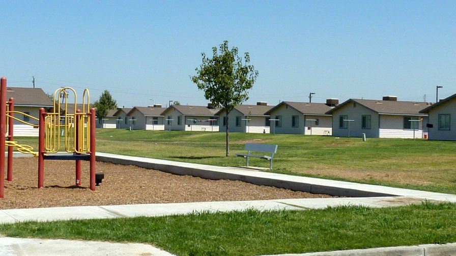 Washington Growers Fear Farmworker Housing Cuts of Up to 50%
