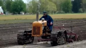 OC-3 Crawler tractor (Oliver)