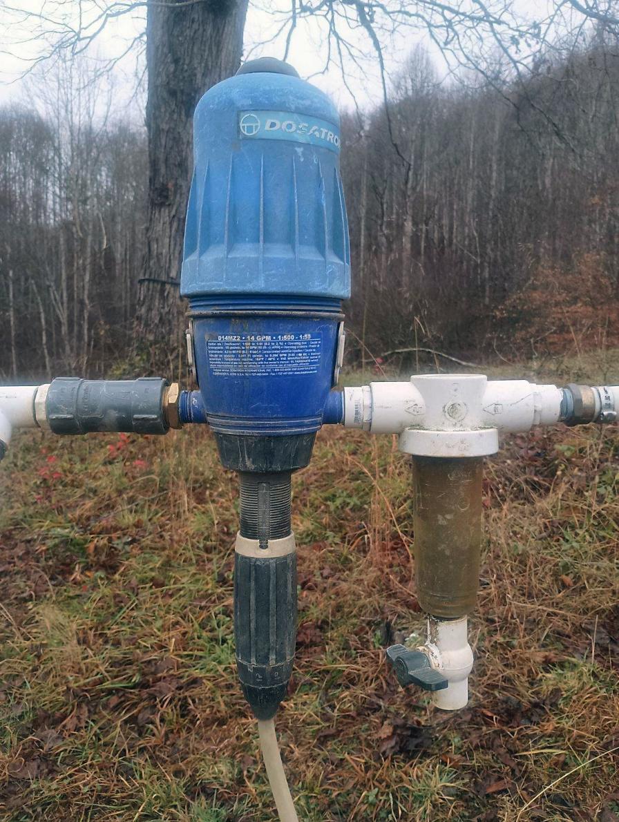 Dosatron fertilizer injector