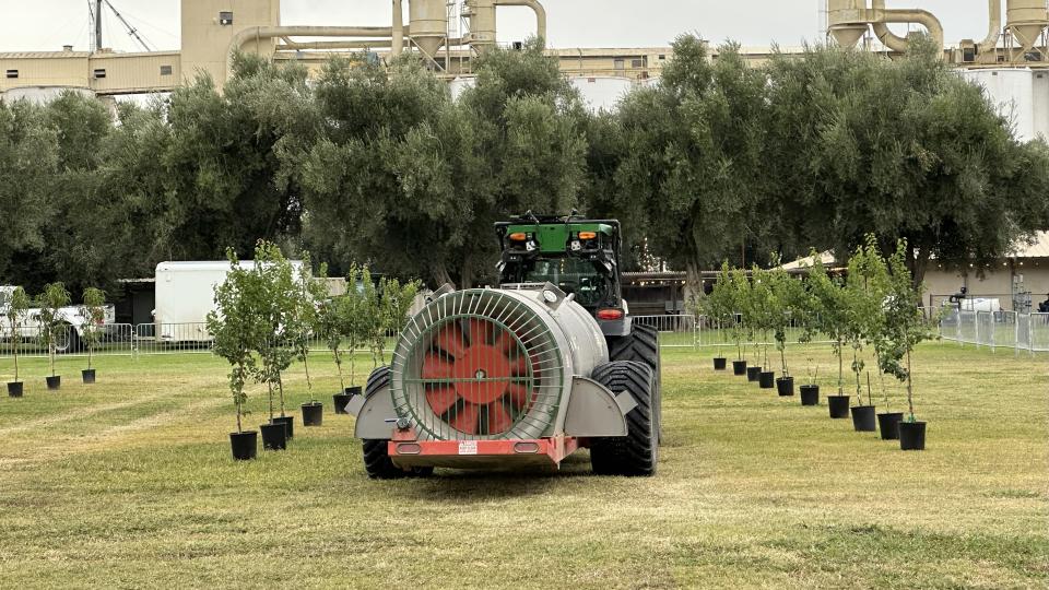 John Deere airblast sprayer demo at FIRA USA 2025