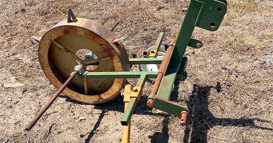 single-row hole puncher for vegetable plantings