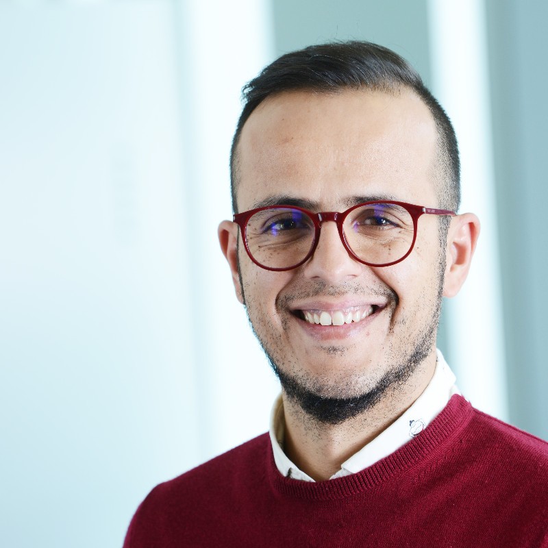 hire freelance scientific instruments expert rodrigo feliciano