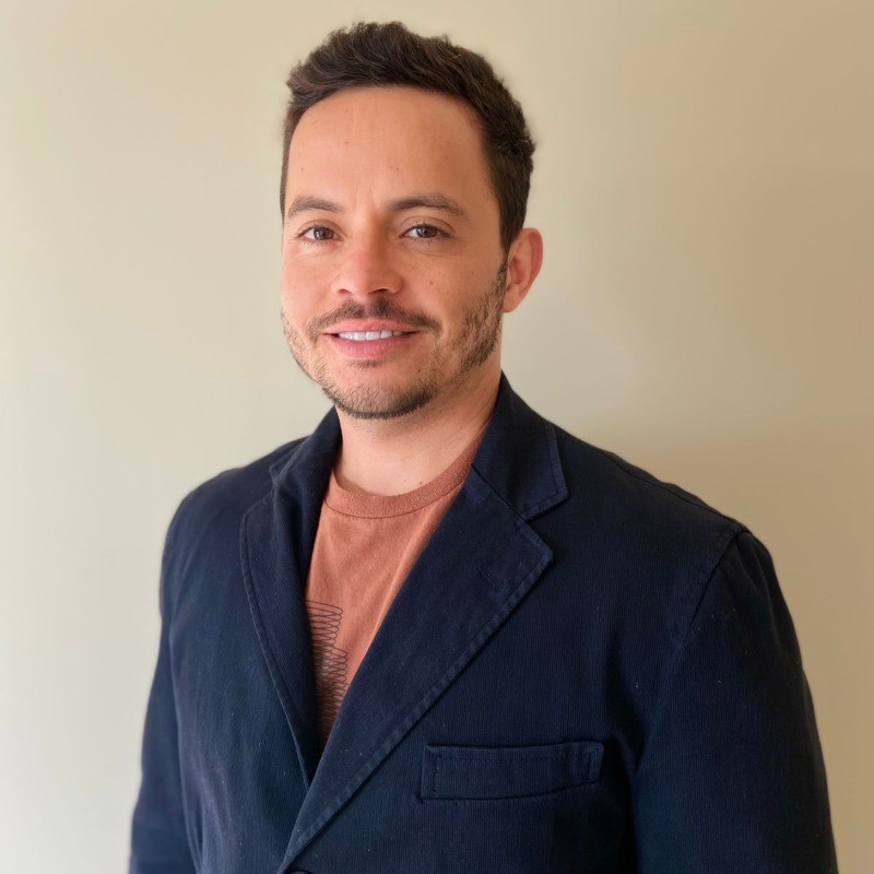 hire freelance animal biotechnology expert marcos de oliveira