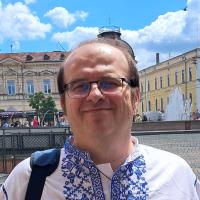 maksym obrizan economics freelance expert