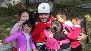Alex_with_kids.JPG