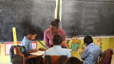 Peace Corps Response Volunteer teaches literacy program in Belize