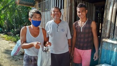 Community member comes to the university to buy fish with his mask on during the COVID19 pandemic.