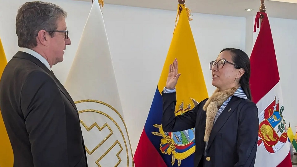 Una docente PUCP como magistra