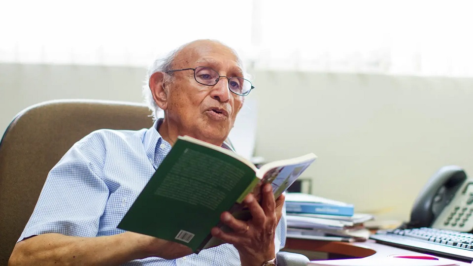 Máximo Vega-Centeno: la PUCP 