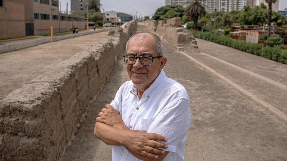 El profesor PUCP Carlos Contre