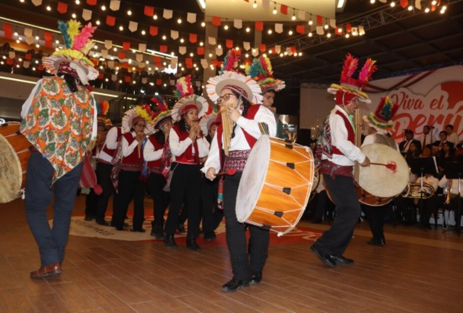 Celebra con el Cemduc las Fiestas Patrias en Plaza San Miguel