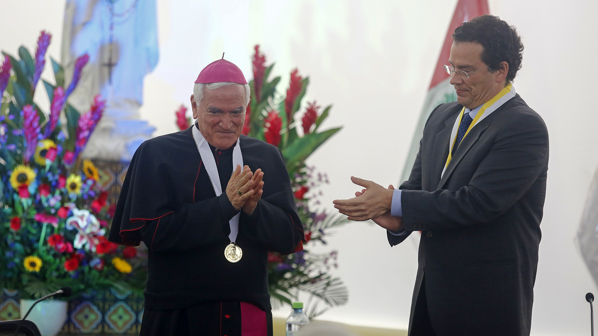 Mons. Nicola Girasoli recibió Medalla de Honor Dintilhac de la PUCP