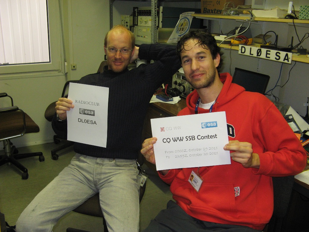 Age (LA5PMA) and Javier (EA1HEO) during 2011 CQ WW DX SSB contest