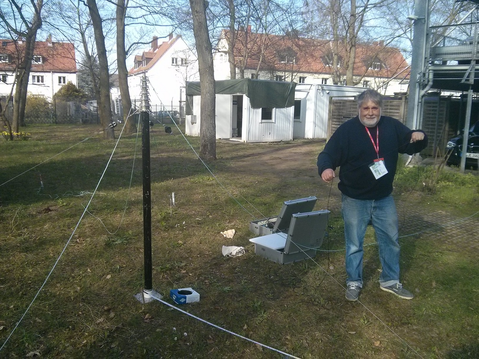 20170324_Rolf next to the base of the 160m mast