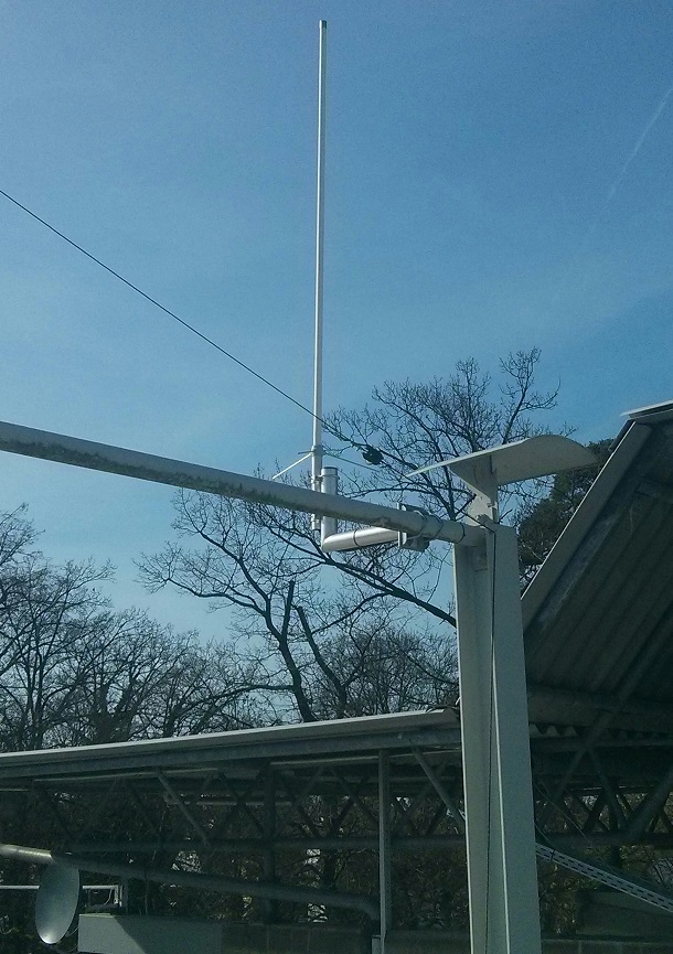 VHF-UHF monopole antenna