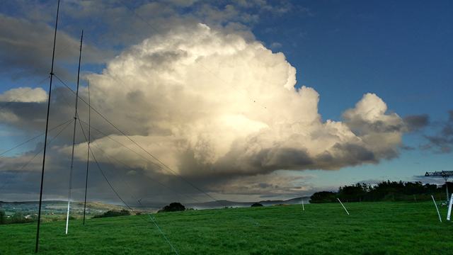 3 elements inverted V and beautifull cloud