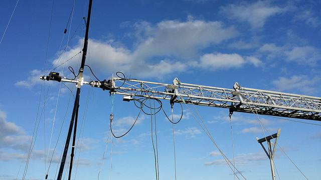 Trailer mast head