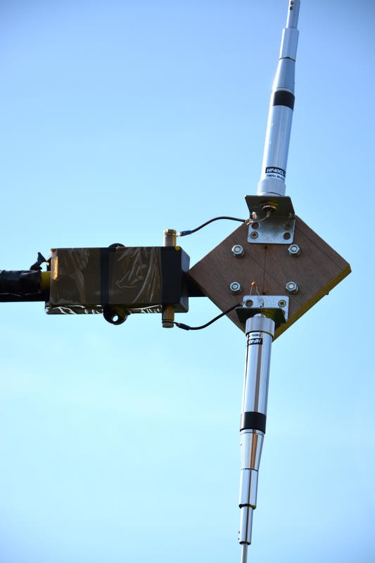 Vertical Dipole using 2 Diamond 40m mobile antennas