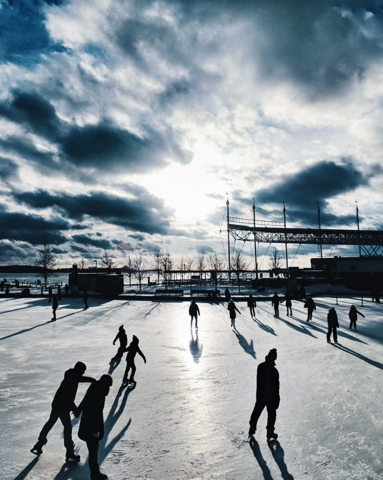 Pixel 2 Moment Wide Skaters Pixel 2 Moment Wide Skaters