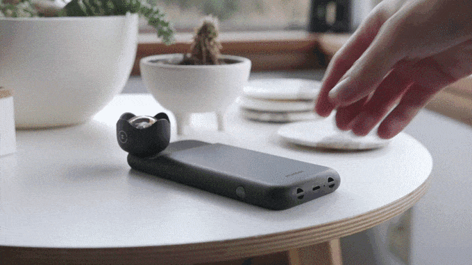 Battery case works with apple power cables (micro USB) Battery case works with apple power cables (micro USB)