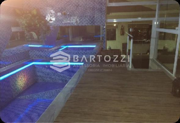 PISCINA COM TETO RETRáTIL