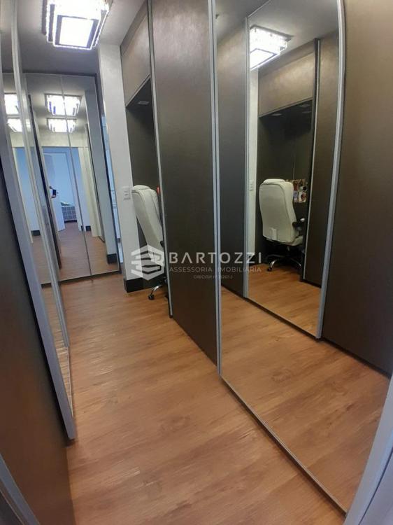 SUITE MASTER CLOSET
