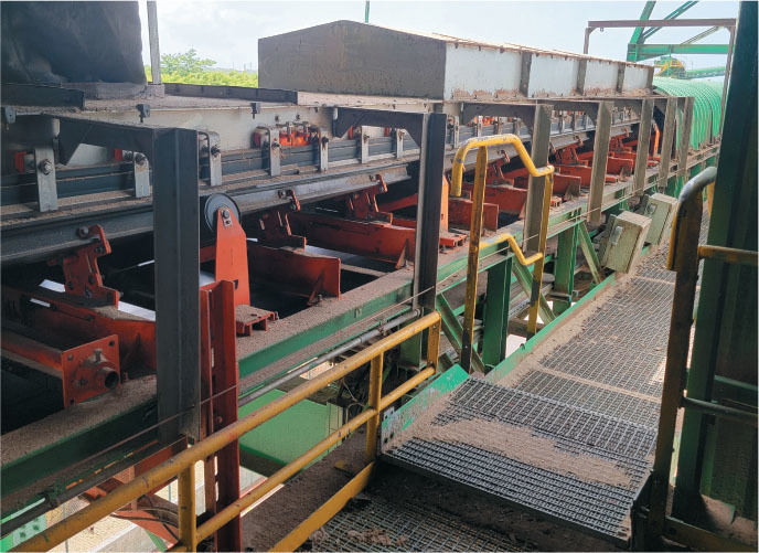 a cradle and idler system ensures a smooth sealed belt path through the length of the chute