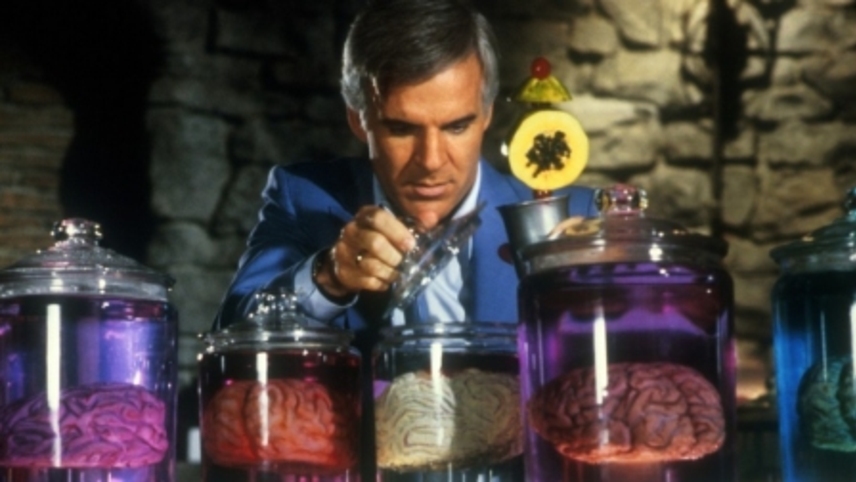 La escena del "cerebro en una jarra" de la comedia de 1983 <i> El hombre con dos cerebros </ i>. Aunque forraje para bromas, a medida que avanza la tecnología de preservación del cerebro, los especialistas en ética médica lo toman en serio.