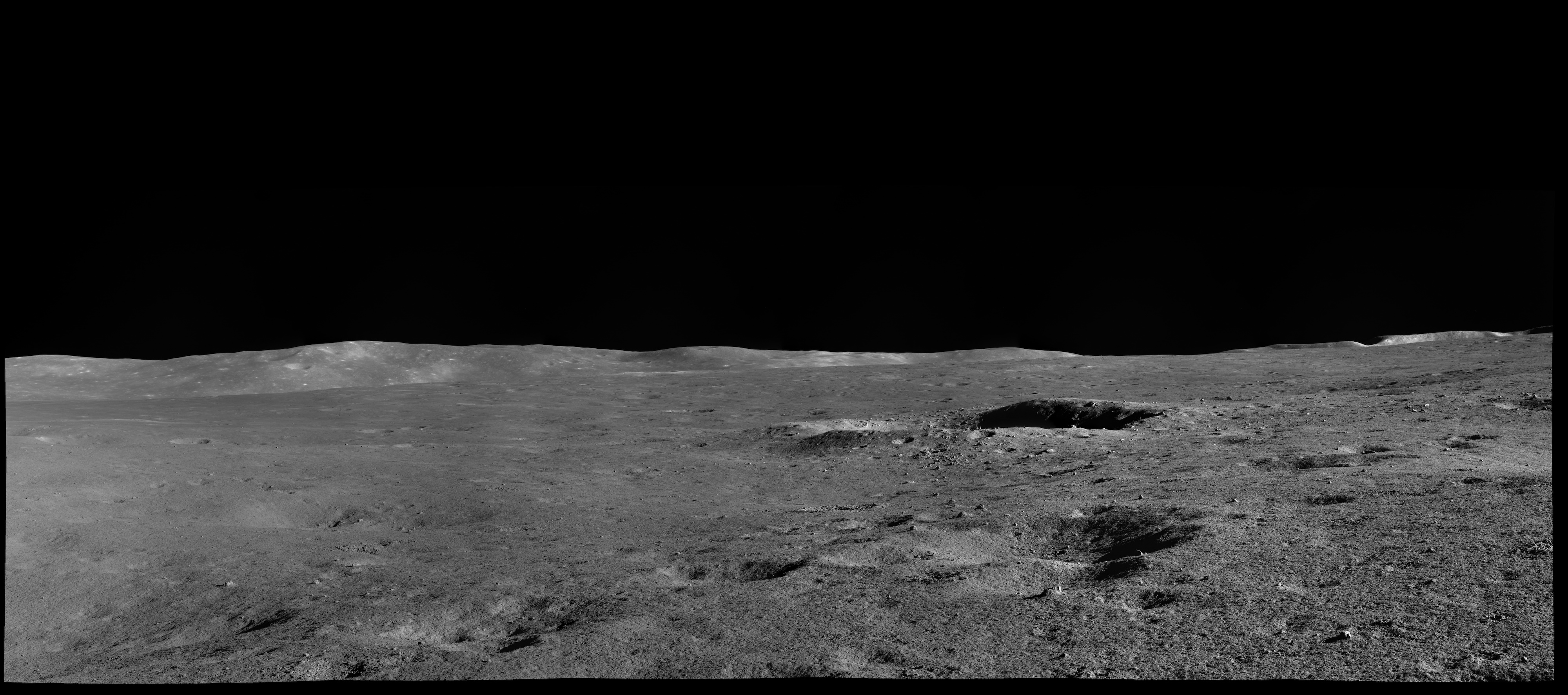 Un paisaje de la superficie lunar, tomado por Yutu-2.