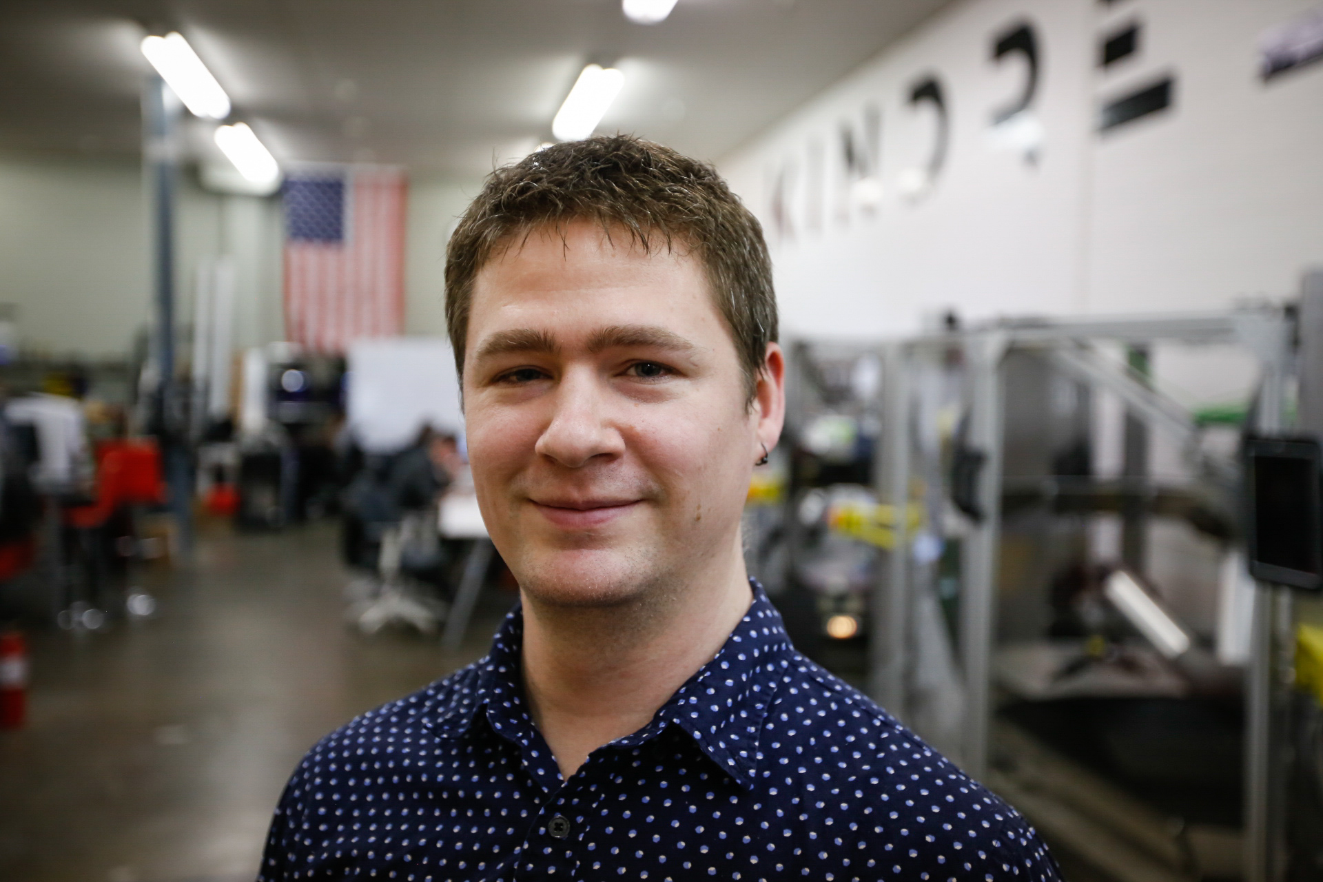 Chris Hayes, ingeniero de software y piloto principal de robots.