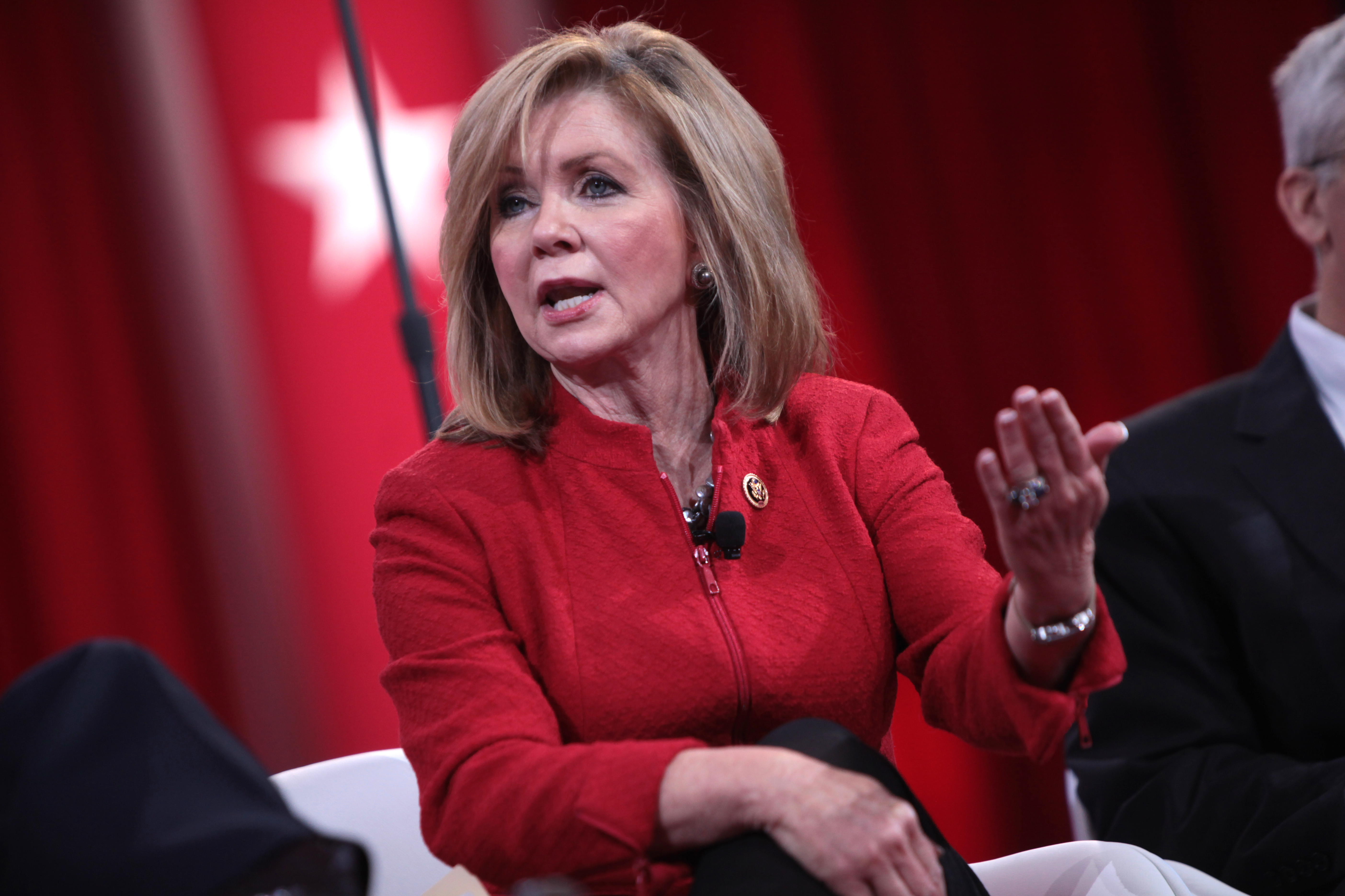 La congresista Marsha Blackburn propuso una legislación federal que los críticos dicen que no logra preservar la neutralidad total de la red.