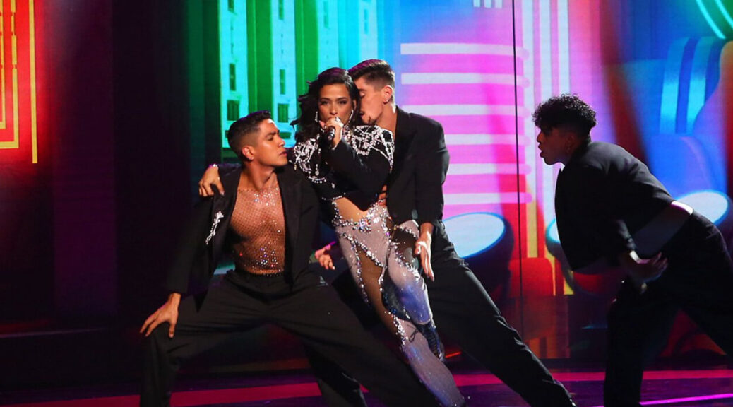 Chanel performing "SloMo"