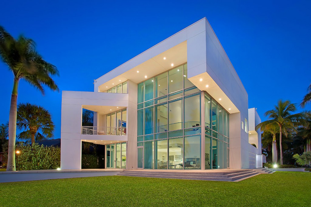These glass walls have turned heads in the U.K.
