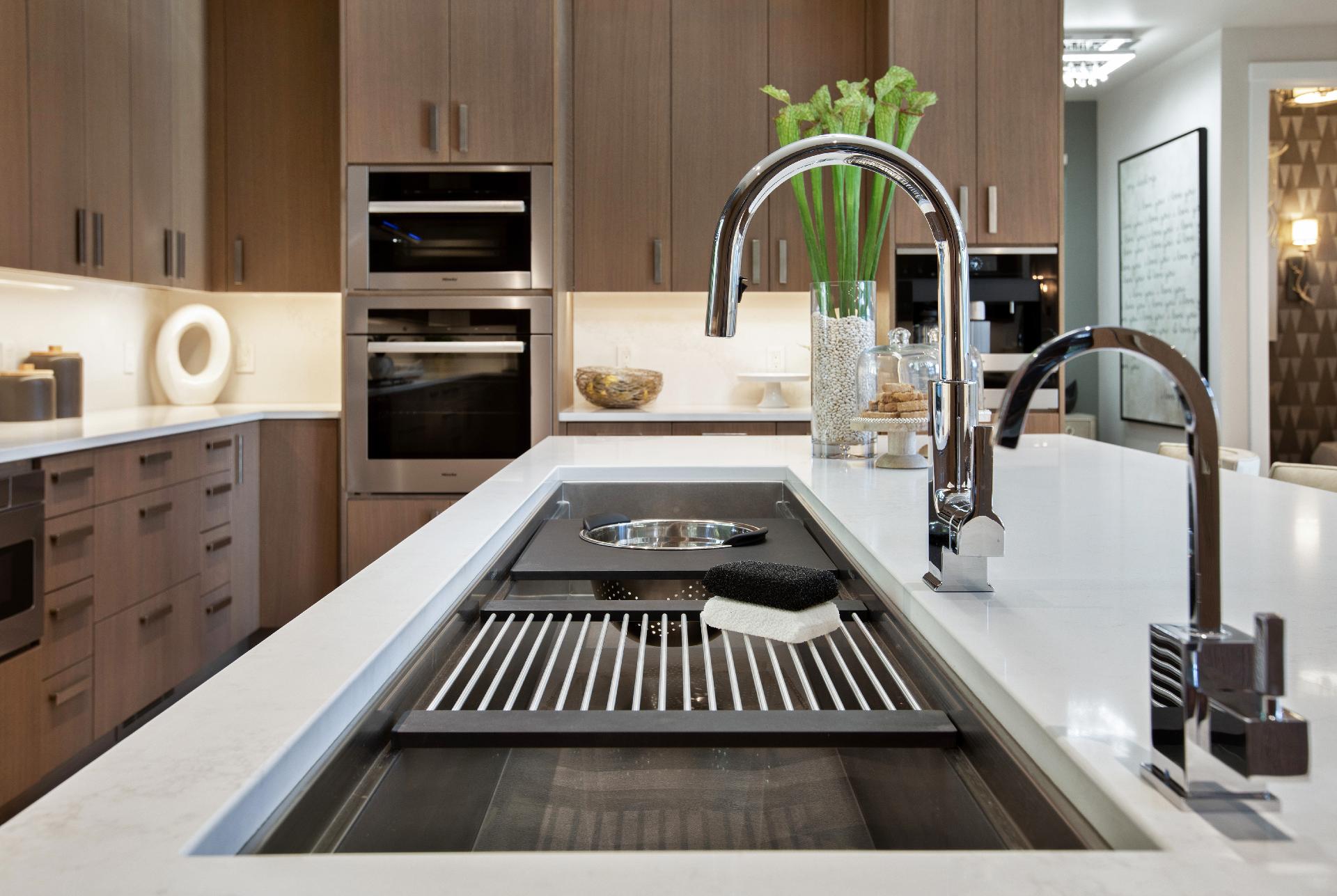 REAL ESTATE ROUNDUP: OPEN KITCHENS