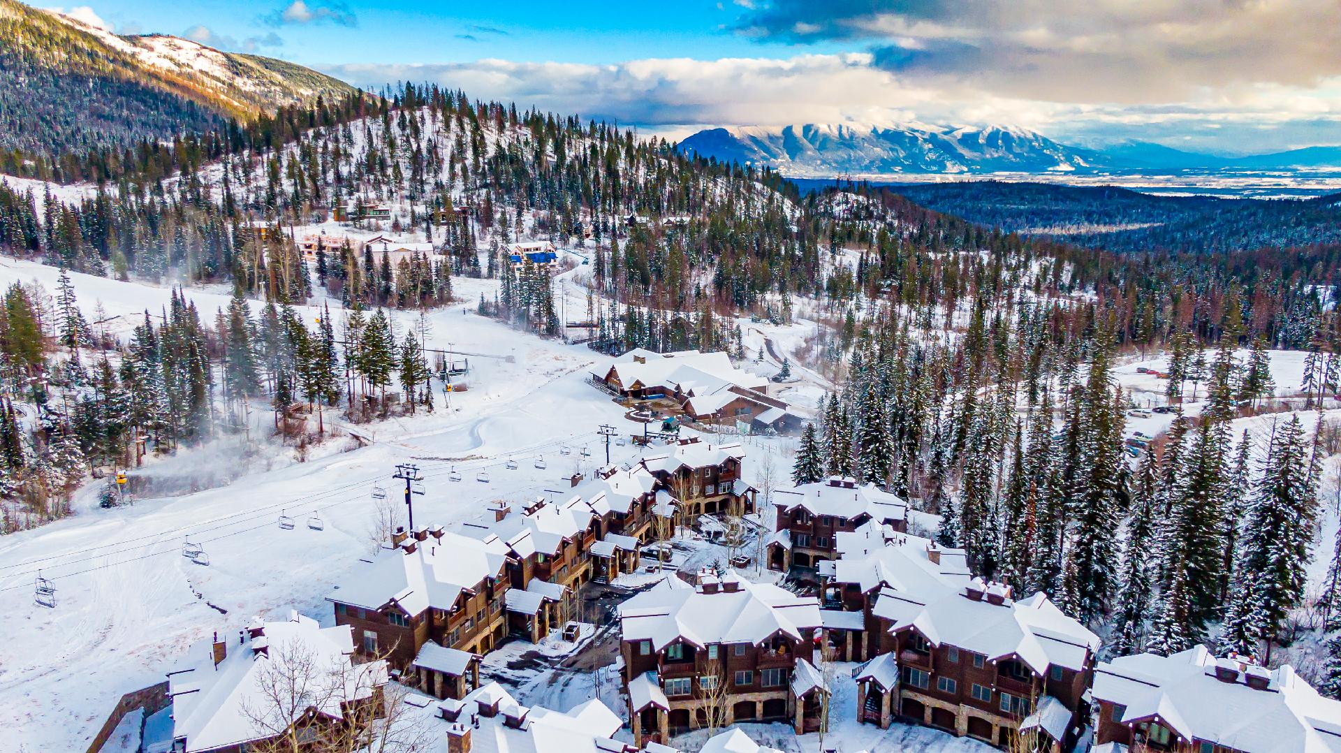 REAL ESTATE ROUNDUP: HOMES NEAR THE SLOPES