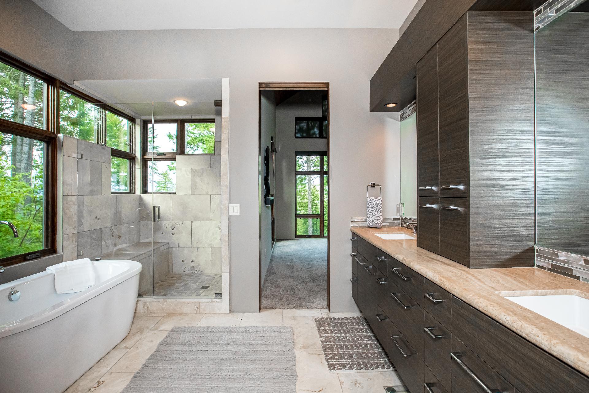 REAL ESTATE ROUNDUP: BEAUTIFUL BATHROOMS