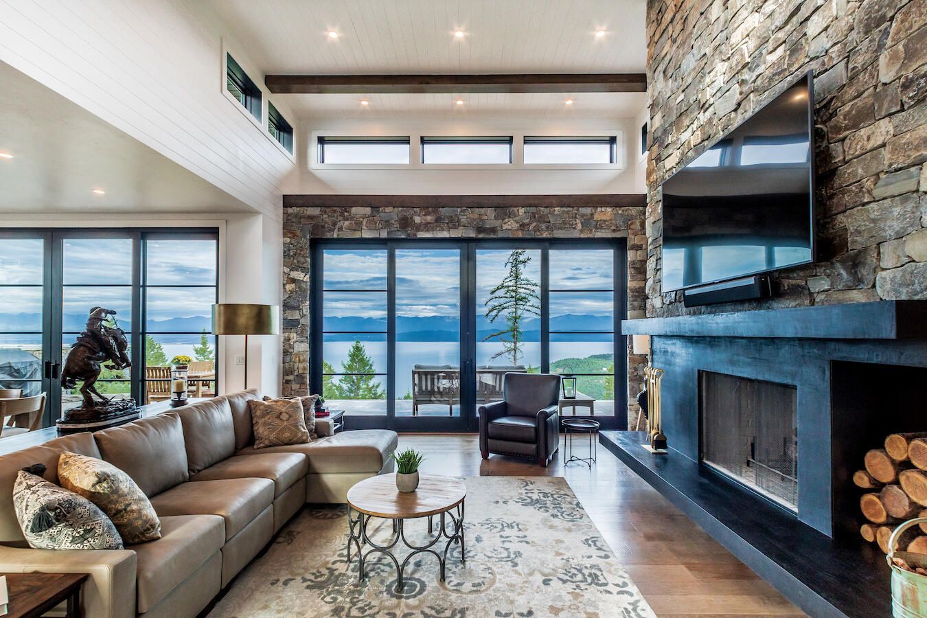 REAL ESTATE ROUNDUP: HOW PHOTOGRAPHY MAKES YOUR LISTING STAND OUT