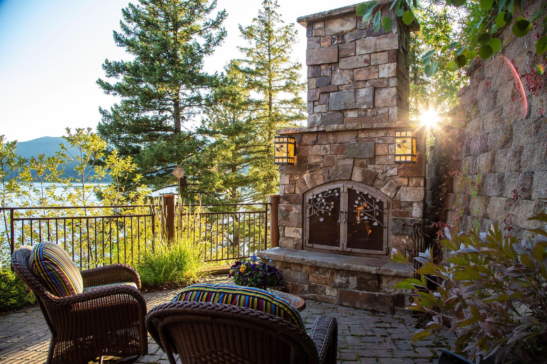 WAYS TO MAKE YOUR OUTDOOR LIVING SPACE MORE INVITING